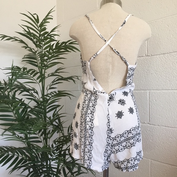 NWT Criss Cross Beach Romper - Picture 2 of 4